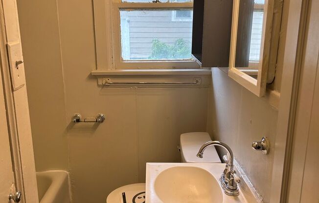 2 beds, 1 bath, $790