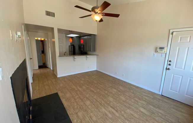 UT PRE-LEASE: 2 BR / 1 BA West Campus Condo - Walk to UT - Private Balcony - W/D