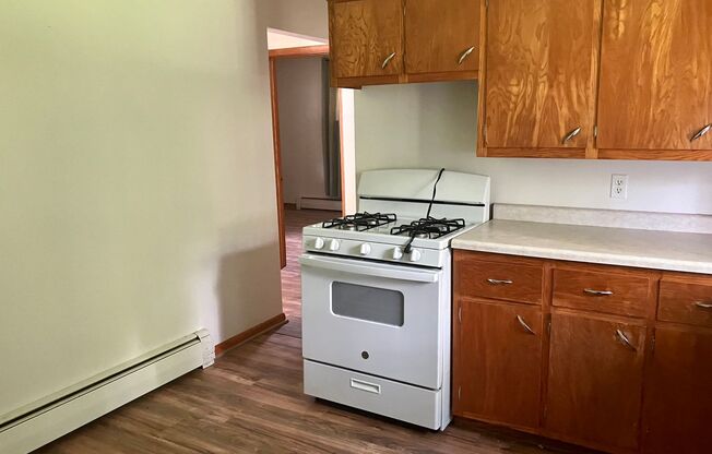 2 beds, 1 bath, $1,300