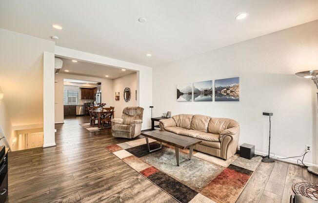 Modern Furnished Townhome in Prime Kent Location | All Utilities + Internet Included