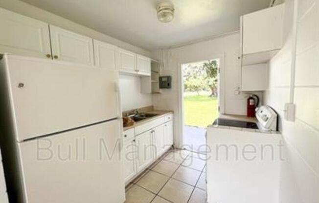 900 S JOHN YOUNG PKWY