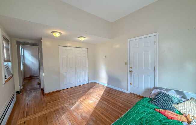 Studio, 1 bath, 444 sqft, $1,350, Unit 1L