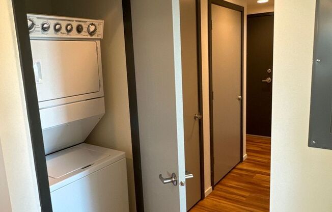 2 beds, 2 baths, 847 sqft, $1,595, Unit 717