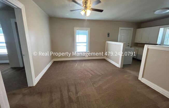 2 beds, 1 bath, $900