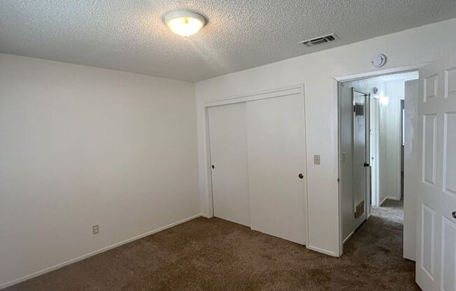 2 beds, 1 bath, $1,300, Unit 3707