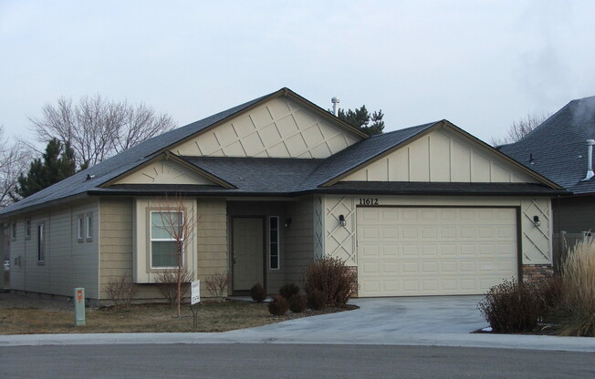 Beautiful single level 3 bedroom home in quiet culdesac location in West Boise. 11612 W. Alfred Court