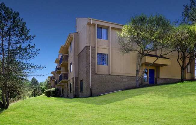 Building at Franklin River Apartments, Michigan