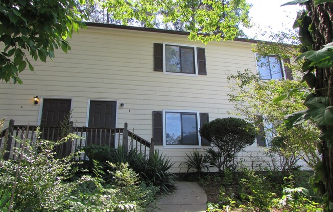 Cozy 2 Bed/ 1 Bath Two Story Townhome - Close To Bellingham Park