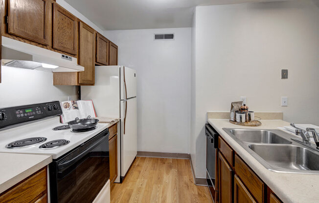 Russian Jack Apartments - Kitchen