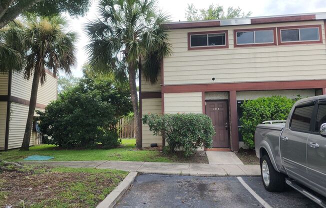 Large 2 Bed/2.5 Bath located on The Village Orlando
