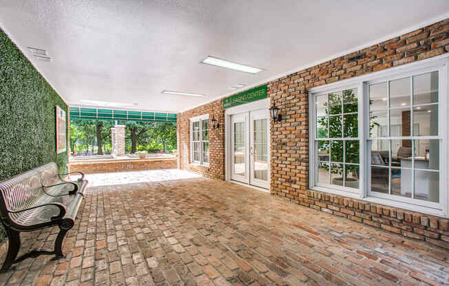 Welcome to Bellaire Oaks - Southwest Houston, TX Apartments