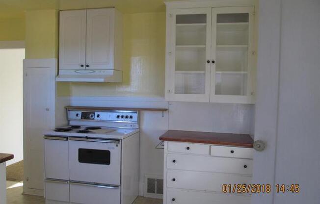 2 beds, 1 bath, $2,300