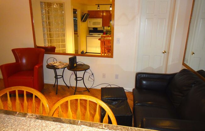 Studio, 1 bath, 400 sqft, $870, Unit 680-112 b