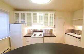 1 bed, 1 bath, 600 sqft, $1,600, Unit 03