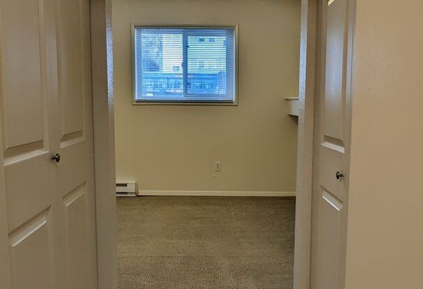 Studio, 1 bath, 350 sqft, $1,025, Unit 105