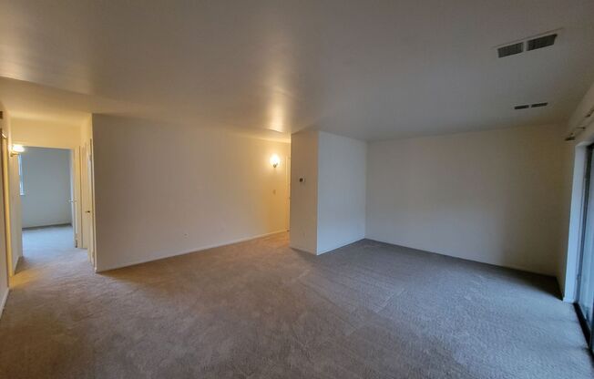 Charming 2 BR/1 BA Condo in Silver Spring!