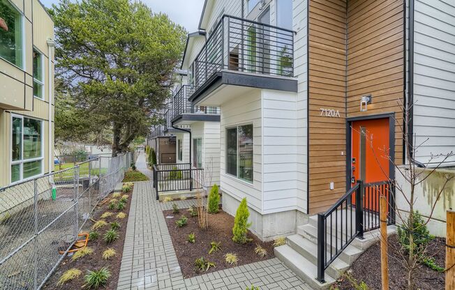Immaculate Newer Construction - 3 Bed 2 Bath Seattle Condo!