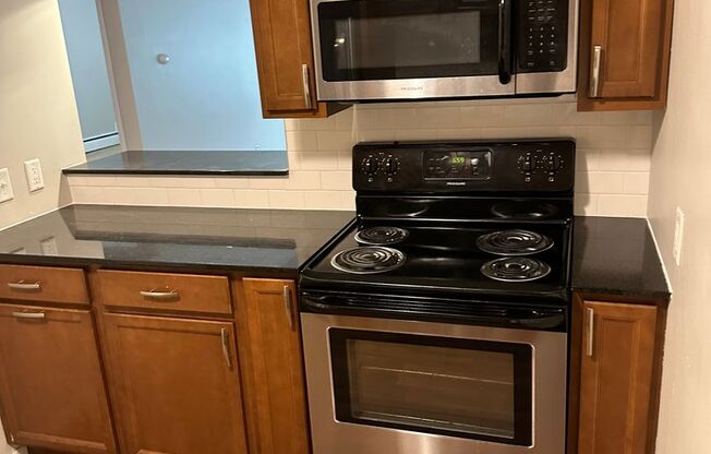 1 bed, 1 bath, 750 sqft, $1,195, Unit 209 (R)