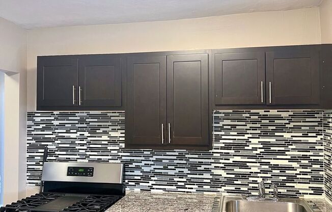 *** Amazing Apartment in Mt. Washington * Pet Friendly * Duplex style * Available Now * Spacious & Renovated ***