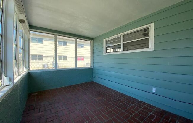 2 beds, 1 bath, $1,695