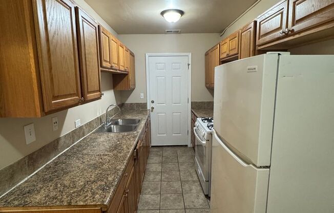 1 bed, 1 bath, $1,000, Unit 4850 #GE (G2)