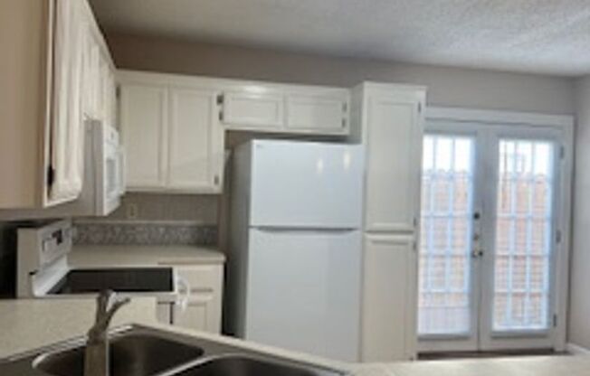 3 beds, 2 baths, $1,025, Unit 7