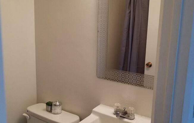 Studio, 1 bath, 350 sqft, $999, Unit 121-2C
