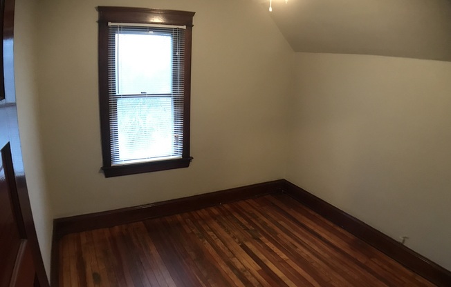 4 beds, 1 bath, $1,500