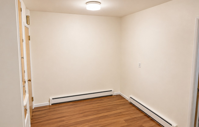1 bed, 1 bath, $1,100, Unit 19