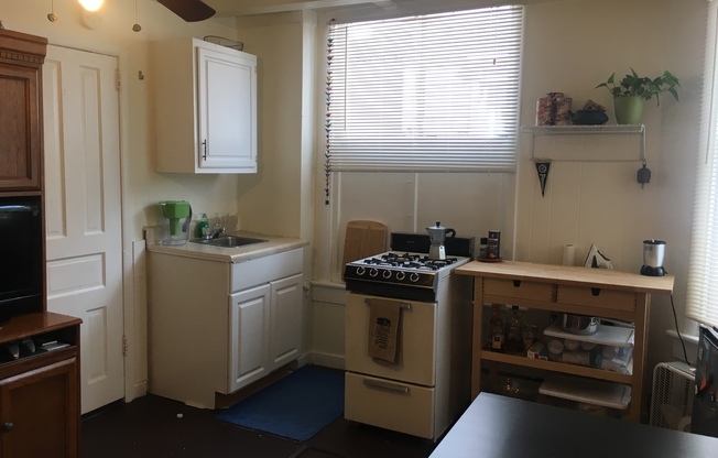 1 bed, 1 bath, 250 sqft, $850, Unit 5