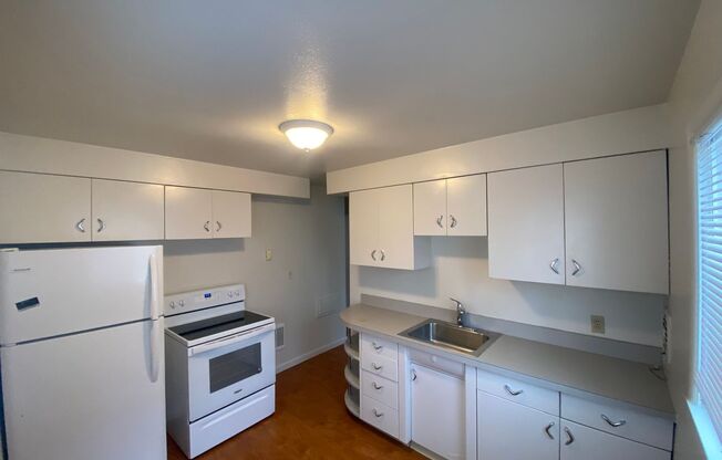 Studio, 1 bath, 400 sqft, $850, Unit S #1