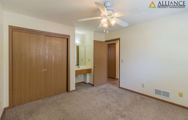 4 beds, 2 baths, 2,000 sqft, $1,840, Unit 930