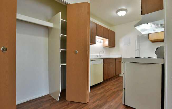 Kitchen with Closet/Pantry at Woodland Place, Midland, 48640