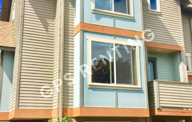 3 Bed 2.5 Bath Town Home in North Seattle