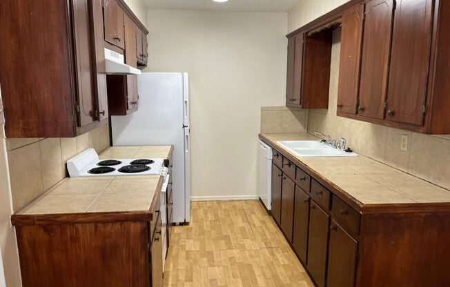 2 beds, 1 bath, $595