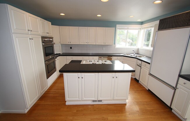 BALLARD 3 BED HOME FOR RENT W HIGH END FINISHES & EASY COMMUTE!