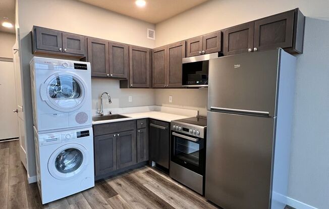 Studio, 1 bath, 318 sqft, $1,400, Unit 802