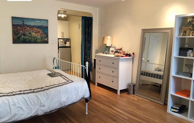 421 E 50 ST