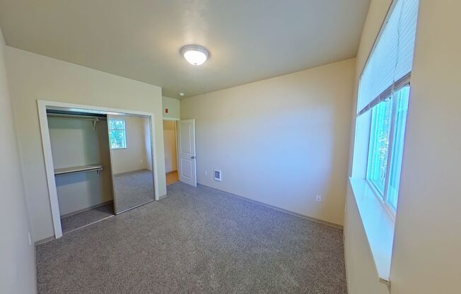 3 beds, 2 baths, 967 sqft, $2,400, Unit 402