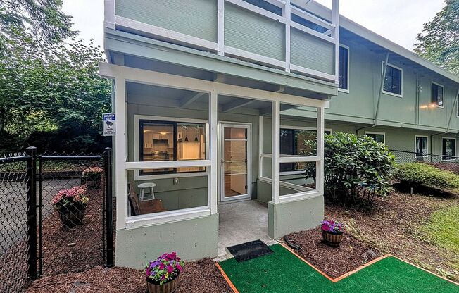 1bd/1ba Brier Condo