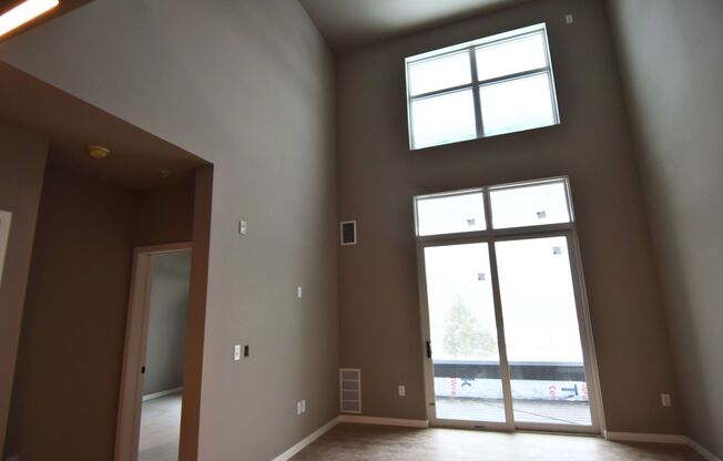 2 beds, 1 bath, 1,090 sqft, $1,990, Unit 5604-406