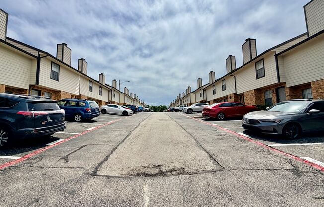 1223 DALLAS DR