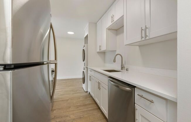 2 beds, 1 bath, 986 sqft, $2,700, Unit 301