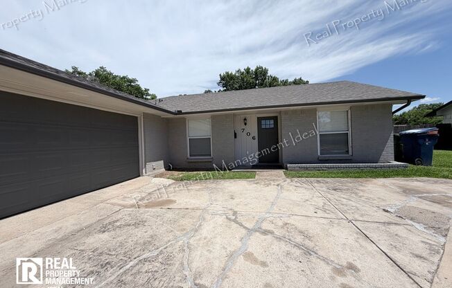 706 JAMESTOWN DR