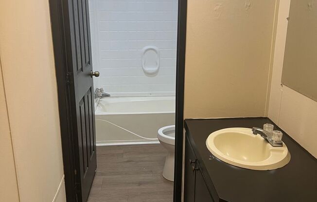 3 beds, 2 baths, $1,050, Unit Lot 4