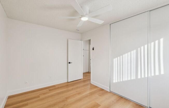 2 beds, 1 bath, 700 sqft, $2,128, Unit 545-1001