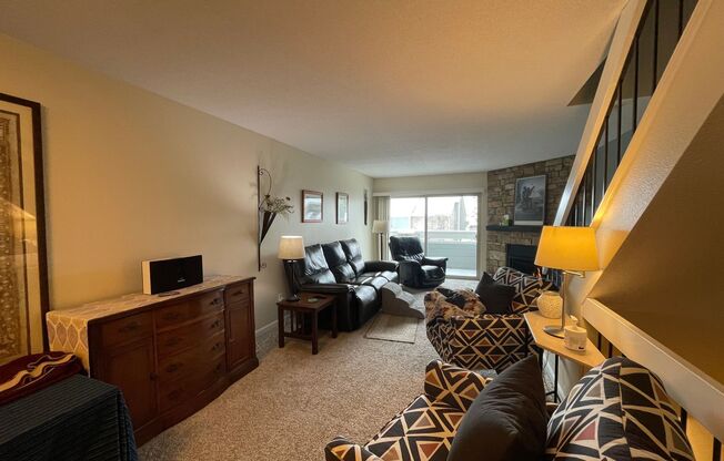 2 beds, 1.5 baths, $2,300, Unit Unit 11