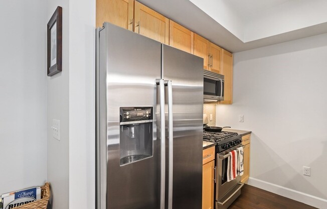 2 beds, 2 baths, 995 sqft, $4,100, Unit 302