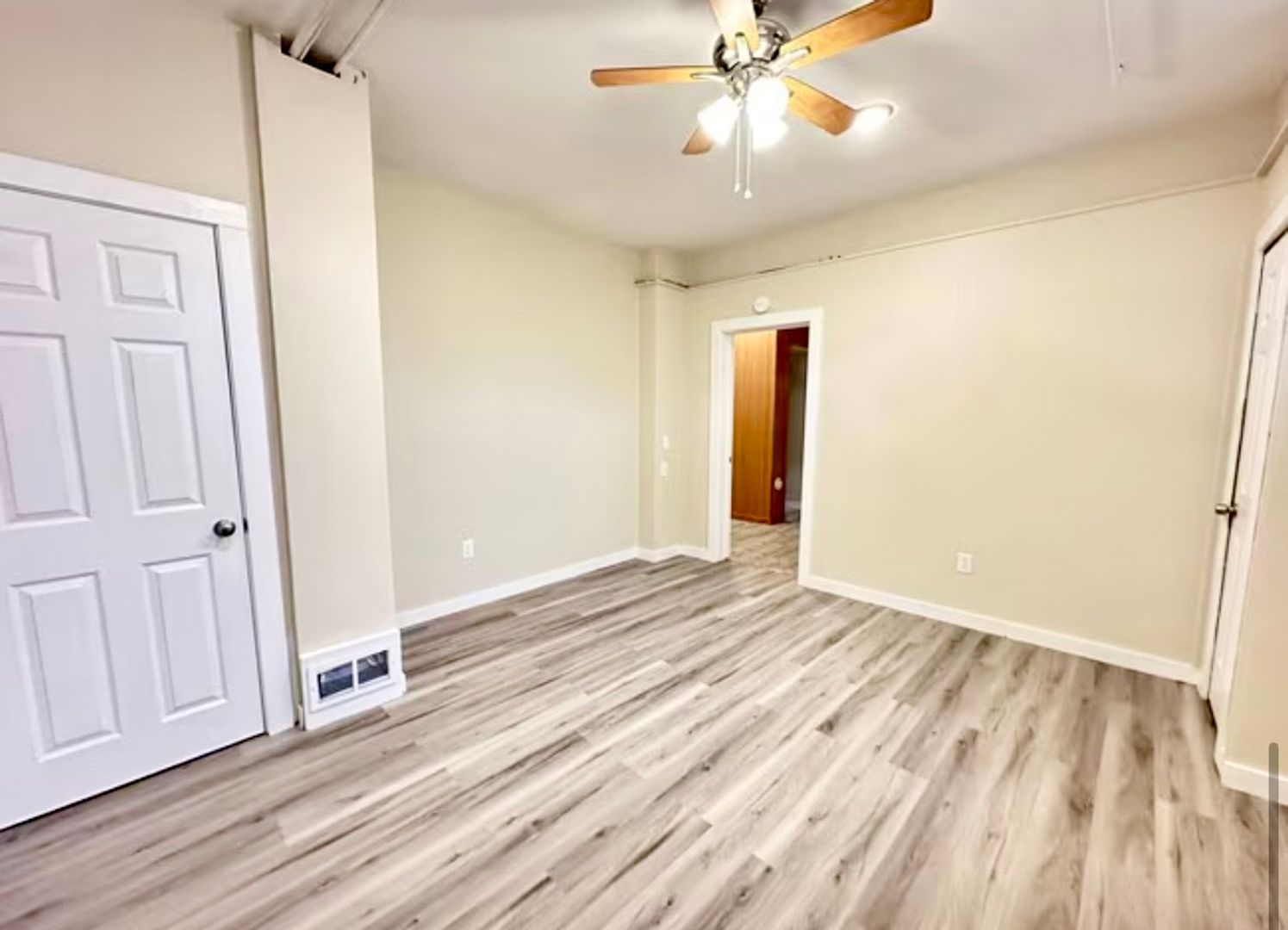2422 Main St (LO)