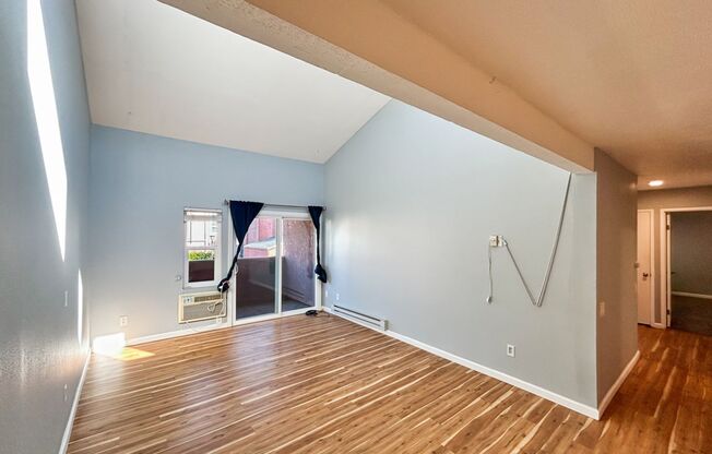 Beautiful 3BD/2BA W/ Reserved Parking and A/C in Allied Gardens!